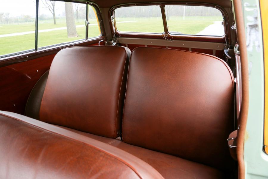 Интерьер Ford Custom DeLuxe Country Squire (0BA-C79) 1950 года  (фото 1 из 36)